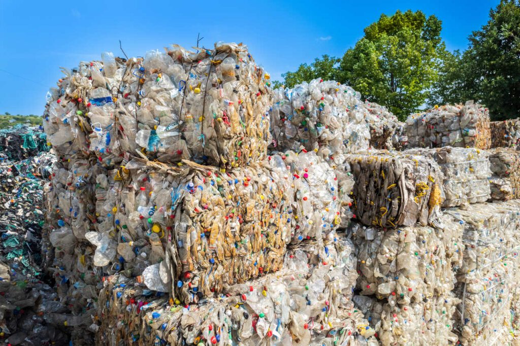 Jak działają miejscowe wysypiska śmieci? Gdzie trafiają domowe odpady?