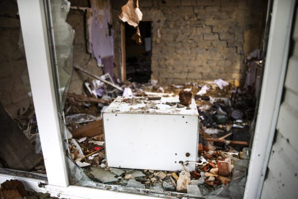 Stare okna, drzwi, szyby – jak się ich pozbyć podczas remontu?