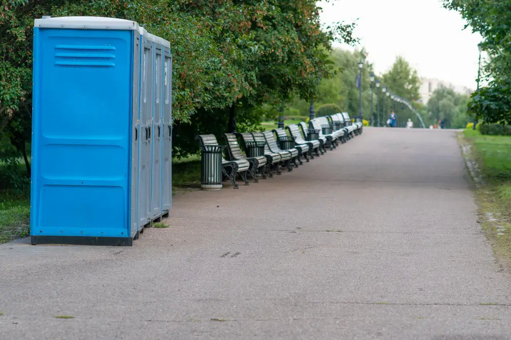 Toaleta przenośna w parku Toaleta przenośna w parku